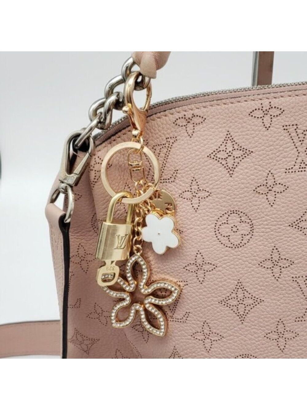 Louis Vuitton Authentic Gold Padlock 🔑 Key + Stylish Unbranded Clover Bag Charm - Picture 4 of 13